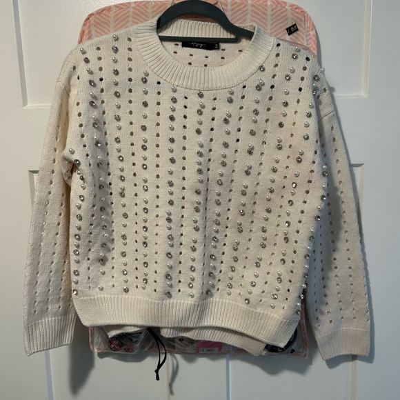 Buckle Embellished sweater - Picture 2 of 6